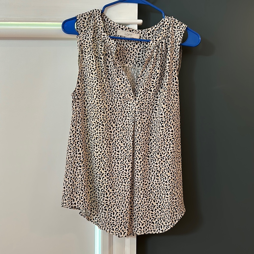 Loft Split Neck Shell Tank in Black and Tan Animal Print, size Medium